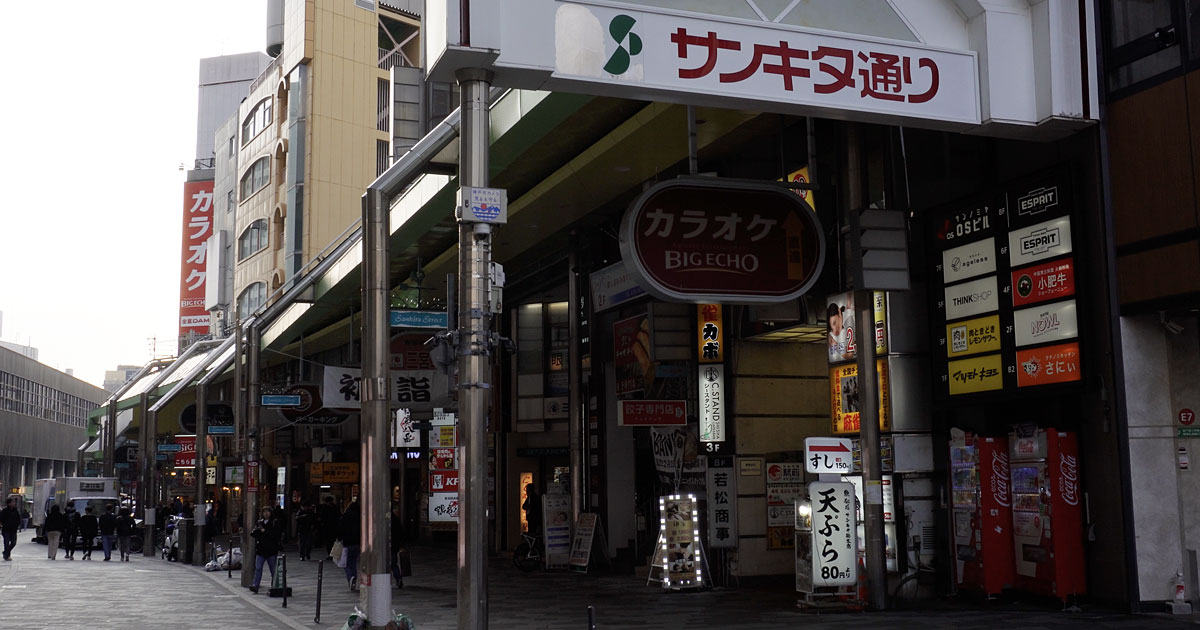 神戸・サンキタ通り（ekizo阪急）の中心市街地の街並みと人通り（2025年1月撮影）