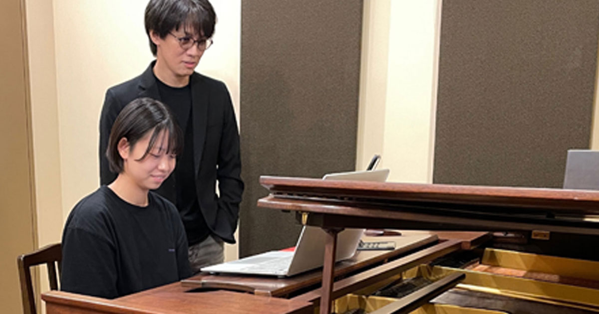 神戸三宮のピアノスタジオで行う、初心者にも安心な個人レッスンの様子