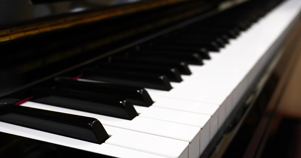 神戸三宮・元町で開催される大人向けピアノ体験レッスンの様子